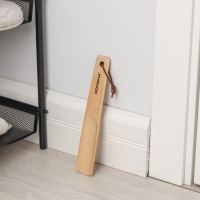 Ложка для обуви Доляна, с петелькой, деревянная, 23&times;3,5 см, цвет бежевый