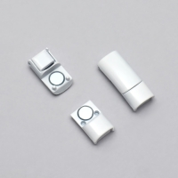 Фиксатор для шнурков, на магнитах, пара, размер 2,6 &times; 2 &times; 0,7 см, цвет белый