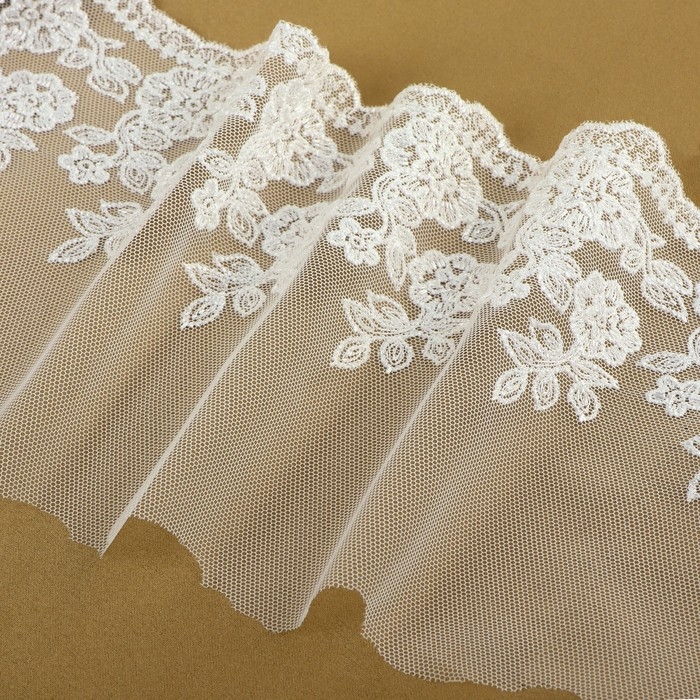 Кружево на сетке, 150 мм &times; 9 &plusmn; 0,5 м, цвет белый