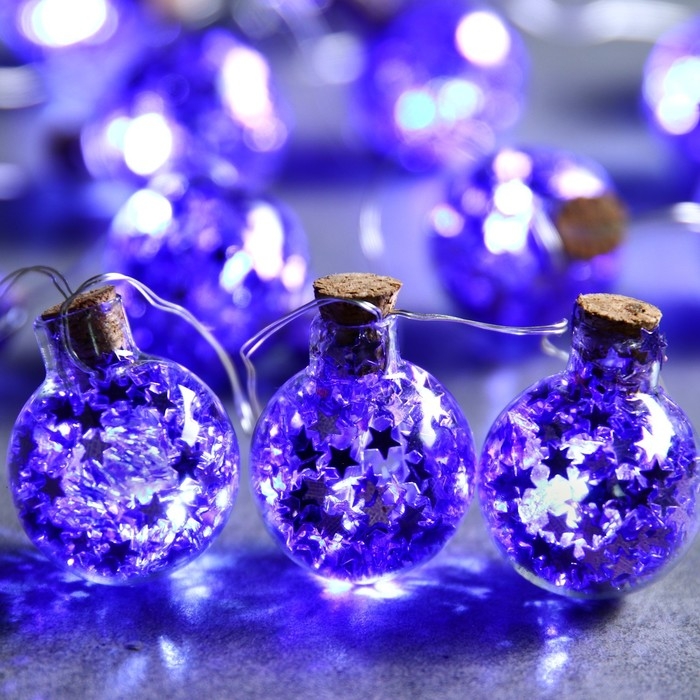 Гирлянда &laquo;Нить&raquo; 1.6 м с насадками &laquo;Синие шарики&raquo;, IP20, серебристая нить, 15 LED, батарейки ААх2 (нет в комплекте), свечение белое