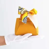 Кожанная подарочная сумочка 13 х12 х 5,5 см желтая