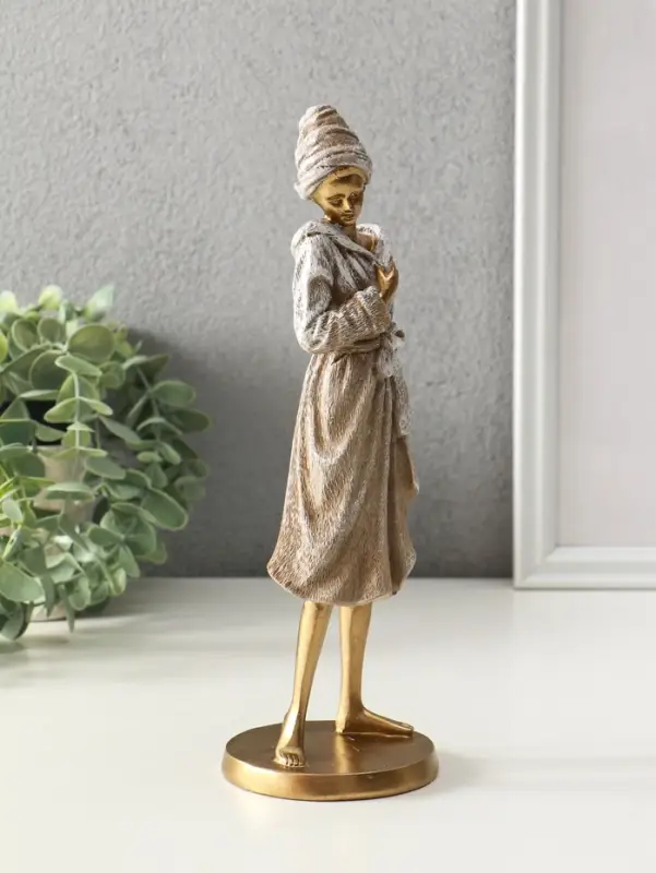 Сувенир полистоун "Девушка в банном халате" 8,5х8,5х25 см