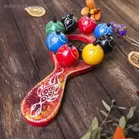 Сувенирный музыкальный инструмент "Маракас с шариками и пластинами" радужный 25х13х5 см МИКС