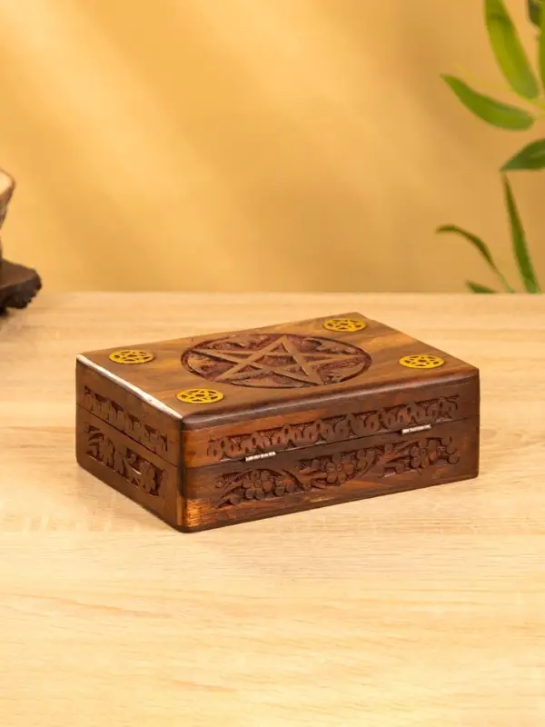 Шкатулка резная "Пента" 18х13х6 см, дерево шишам