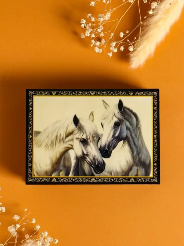 Шкатулка &laquo;Пара белых лошадей&raquo;, 10&times;14 см, лаковая миниатюра