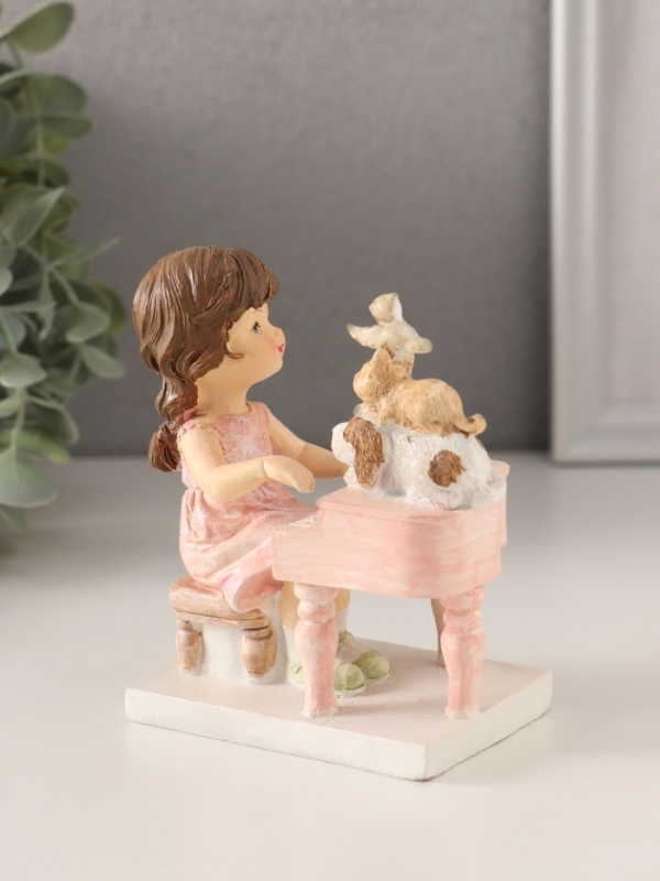 Сувенир полистоун "Малышка играет на фортепиано, зверята слушают" 9,5х5,5х10 см