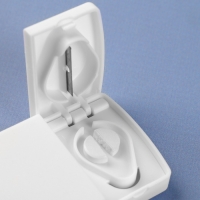 Таблетница с делителем, 2 секции, 9,5 &times; 5 &times; 1,5 см, цвет белый/жёлтый/фиолетовый