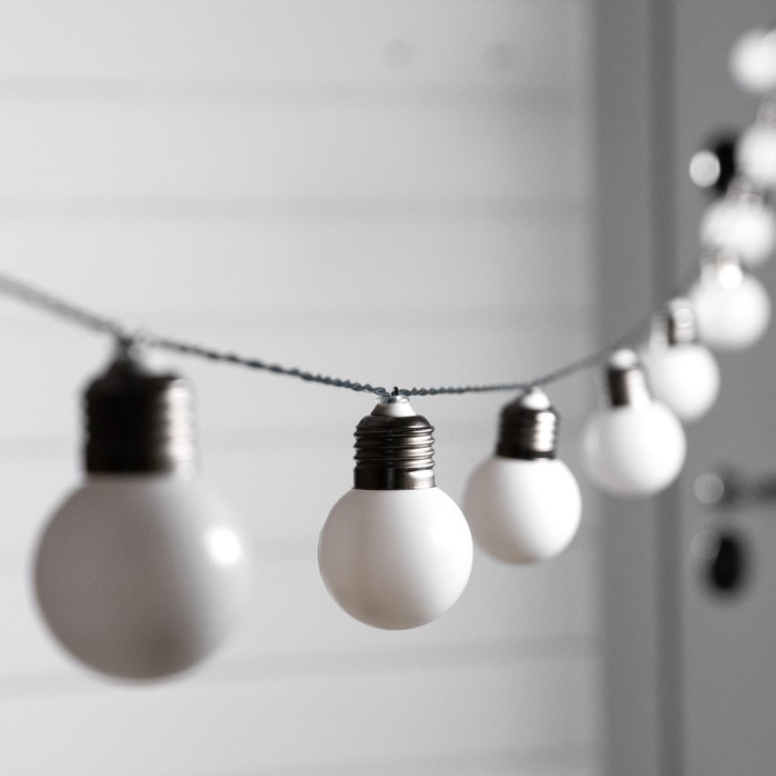 Гирлянда &laquo;Нить&raquo;, 2.7 м, с насадками в виде белых шаров, IP44, 10 LED, 8 режимов, солнечная батарея, тёмная нить, свечение тёплое белое