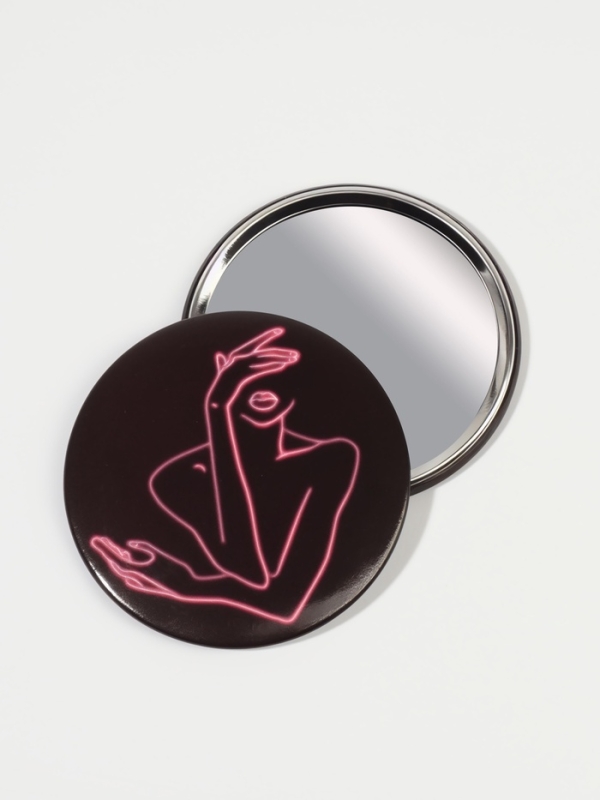 Зеркало (1) б/увел GRL PWR d7см металл/бумага силуэт PVC/короб QF Зеркало (1) б/увел GRL PWR d7см металл/бумага силуэт PVC/короб QF