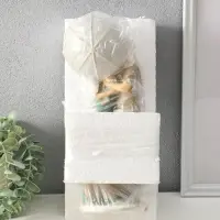 Сувенир полистоун "Папа, мама и малыш в вязанных нарядах, под зонтом" 8,5х9,5х25,5 см