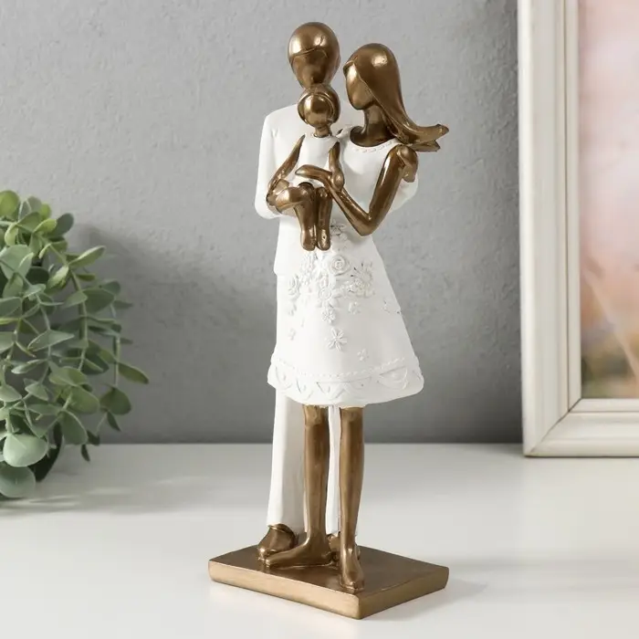 Фигурка полистоун &laquo;Папа, мама и дочь&raquo;, 10&times;6.5&times;24.5 см