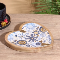 Блюдо в форме сердца &laquo;Васильки&raquo;, дерево манго, 20.5&times;20&times;2.3 см