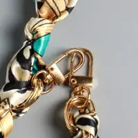 Брелок на 2 карабинах "Платок и цепочка" голубой 20х10х1,7 см