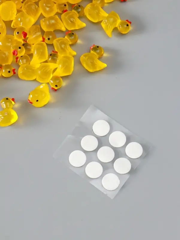 Сувенир полистоун флюоресцентный "Уточки" набор 100 шт 1,5х1,5 см