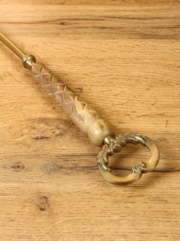 Ложка для обуви &laquo;Венок&raquo;, 54 см, латунь, манговое дерево