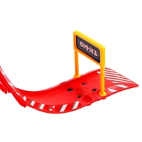 Парковка &laquo;Пожарная станция&raquo;, с металлическими машинкой и вертолётом