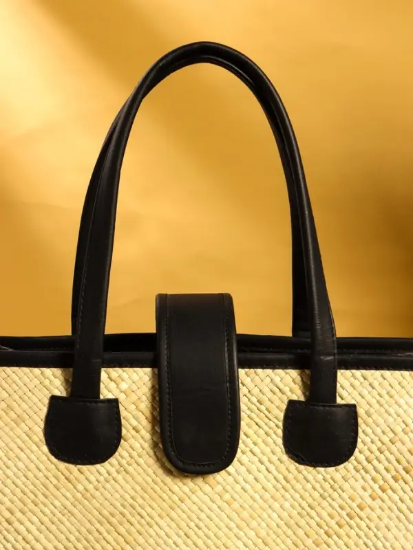 Сумка плетёная на застёжке из пандана 41х16х50 см, бежево-чёрный