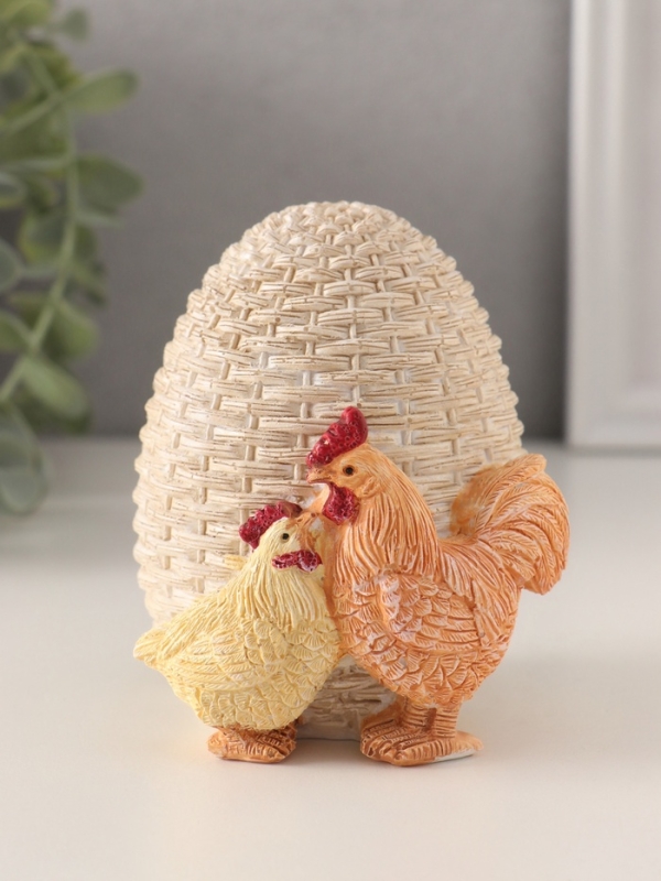 Сувенир полистоун "Курочка и петушок у плетённого яичка" 9х8,5х10 см