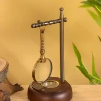 Лупа с подставкой 9х9х17 см