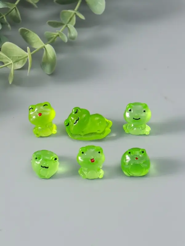 Сувенир эпоксидная смола флюоресцентный "Лягушата" набор 6 шт 3,2х2,5х2 см