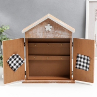 Ключница дерево 6 крючков "Дом со ставнями-сердечками" 29,5х22,5х6 см