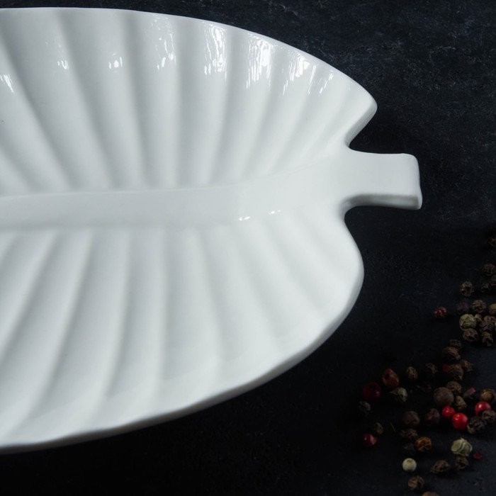 Блюдо керамическое &laquo;Лист&raquo;, 29&times;19&times;2 см