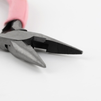 Тонкогубцы с зазубринами, для рукоделия, 12,5 &times; 6,5 см, цвет серебряный/розовый