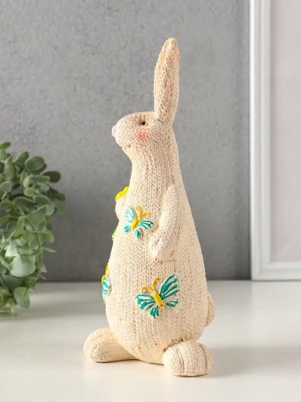 Сувенир полистоун "Зайка вязанный с букетом цветов" 8х10,5х23 см