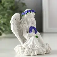 Сувенир полистоун "Девочка-ангел с венком из лаванды" белый с фиолетовым 8х6х8,5 см