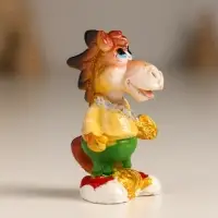 Сувенир полистоун "Конь в спортивном костюме" МИКС 3,3х2,3х5 см