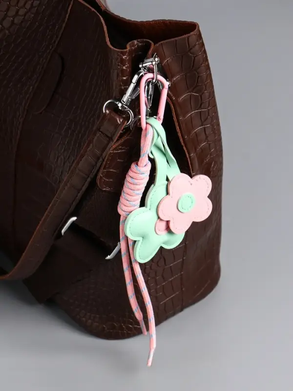 Брелок на карабине кожзам, текстиль "Цветочки" мятно-розовый, с узлом 25х7х1,5 см