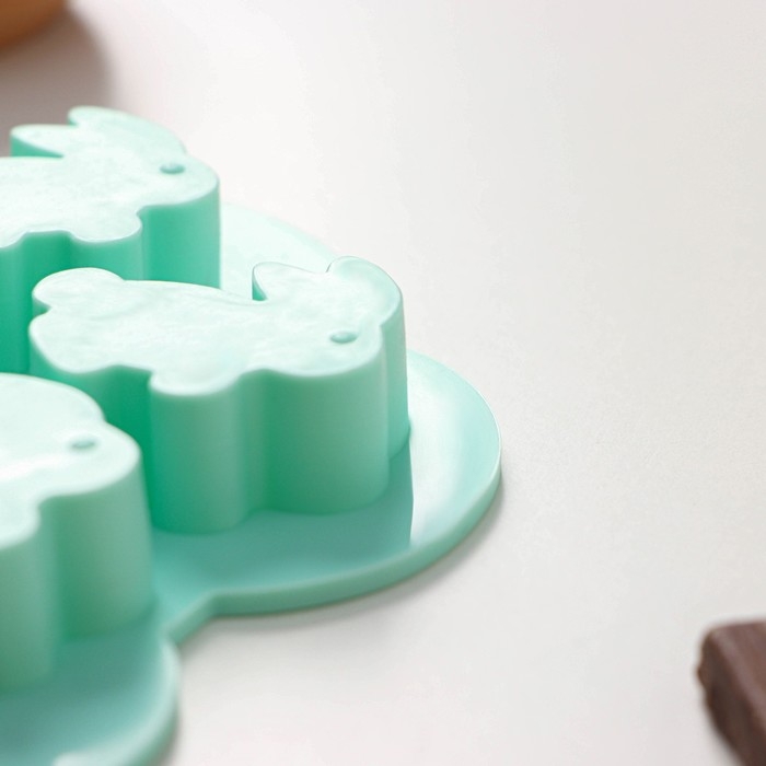 Форма для конфет и шоколада Доляна &laquo;Заяц&raquo;, силикон, 15&times;11,5 см, 6 ячеек (3,8&times;3,5 см), цвет мятный