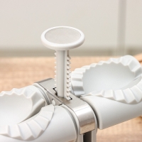 Машина для лепки пельменей и вареников, 20&times;12&times;17,5 см, диаметр внешний 8 см, внутренний 6 см