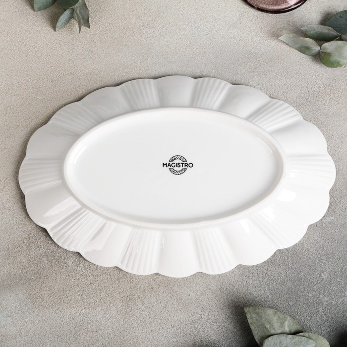 Блюдо фарфоровое Magistro &laquo;Ромашка&raquo;, d=28 см, цвет белый