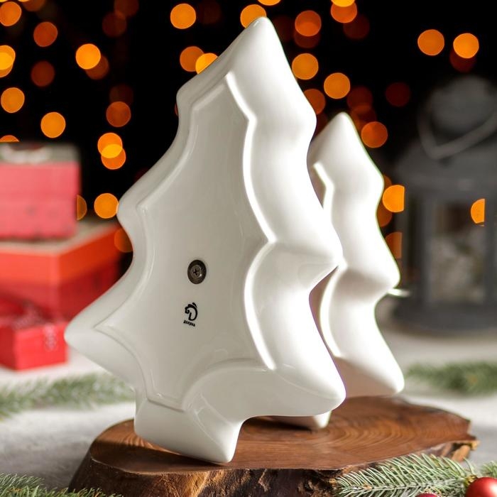 Блюдо фарфоровое 2-х ярусное Доляна &laquo;Новый год. Пряничное волшебство&raquo;, верхний ярус 21&times;17&times;2,2 см, нижний ярус 29&times;24&times;26 см