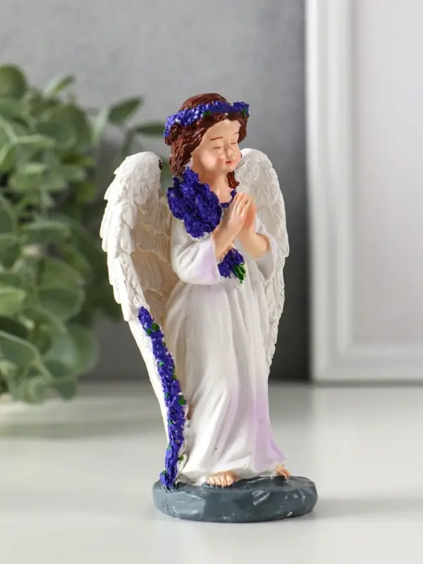 Сувенир полистоун "Девочка-ангел с букетом лаванды - молитва" фиолет 7,7х4х12,5 см