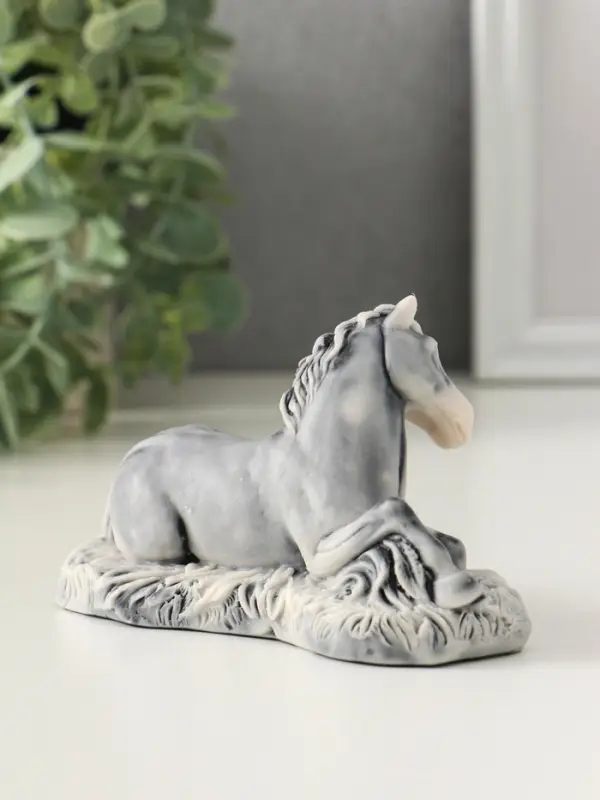 Сувенир "Лошадь лежащая" 7 см