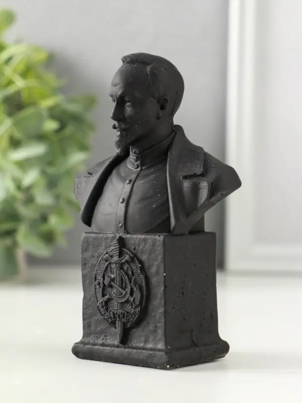Бюст Дзержинского Ф.Э., 16х7см , графит