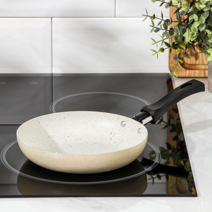 Сковорода &laquo;Стоун&raquo;, d=17 см, пластиковая ручка, антипригарное покрытие, цвет бежевый