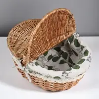 Плетёная корзина-лукошко, ткань внутри, 2 крышки, 35&times;28 см, высота 14.5 см, высота с ручкой 31 см, дно