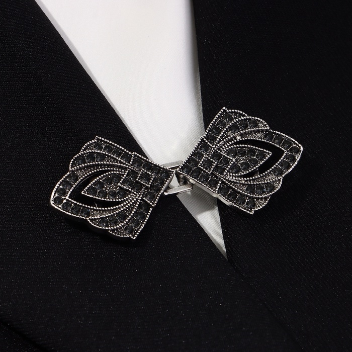 Зажим для кардигана &laquo;Пики&raquo;, цвет серый в чернёном серебре