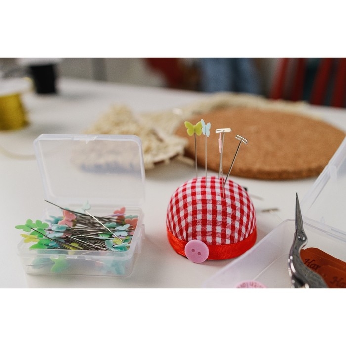 Игольница на руку &laquo;Клетка&raquo;, d = 6 см, цвет красный/белый