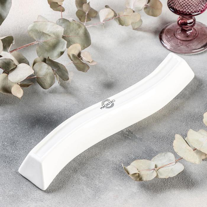 Блюдо фарфоровое для оливок Magistro &laquo;Бланш&raquo;, 29,5&times;6 см, цвет белый