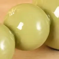 Подсвечник на 3 свечи &laquo;Бусы&raquo;, с 7 сферами, 44&times;8&times;8 см, оливковый