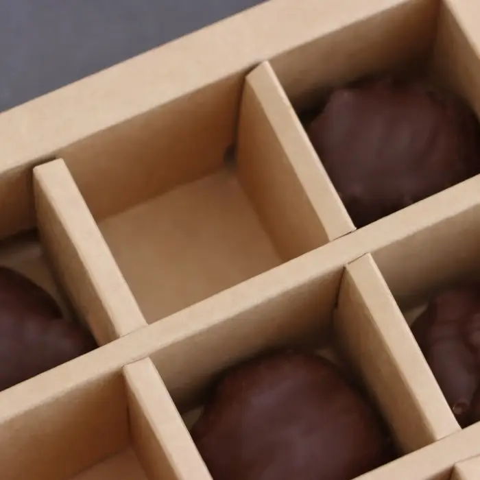 Коробка для 9 конфет, крафт, 13.5&times;13.5&times;3.2 см