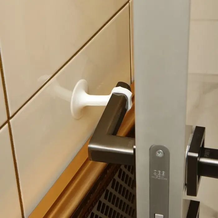 Дверной ограничитель ТУНДРА на ручку, d=18 мм, h=68 мм, белый, 1 шт.