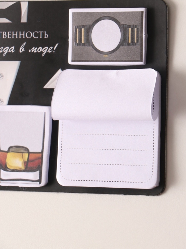 Магнит с блоком для записей и стикерами "Мужественность всегда в моде!" 10х12 см