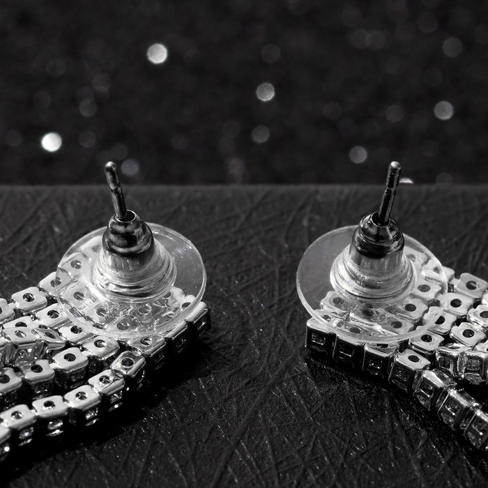 Серьги висячие со стразами &laquo;Водопад&raquo; прямые нити, цвет белый в серебре, 11,5 см