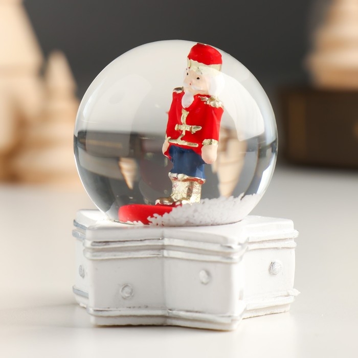 Снежный шар новогодний стеклянный &laquo;Щелкунчик на звезде&raquo;, 5&times;5&times;6 см, МИКС