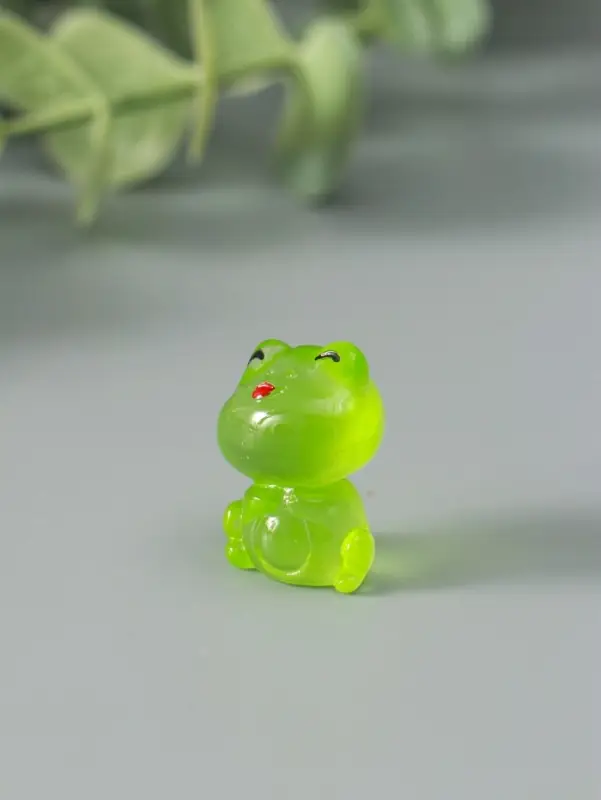 Сувенир эпоксидная смола флюоресцентный "Лягушата" набор 6 шт 3,2х2,5х2 см